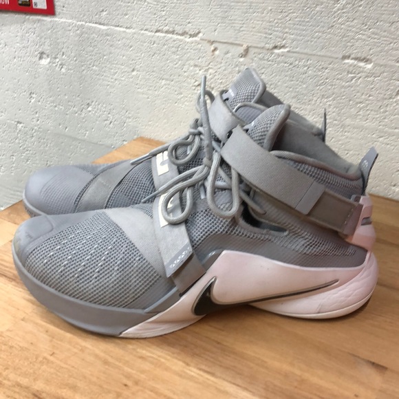 lebron soldier 9 grey